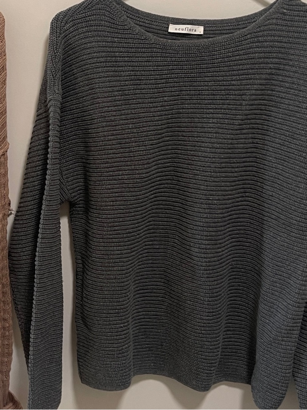 Neuflora Women's Gray Ribbed Crewneck Sweater